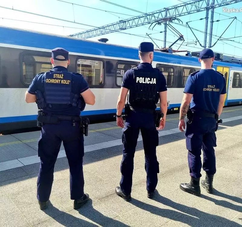 Współpraca policjantów i strażników ochrony kolei w Rybniku