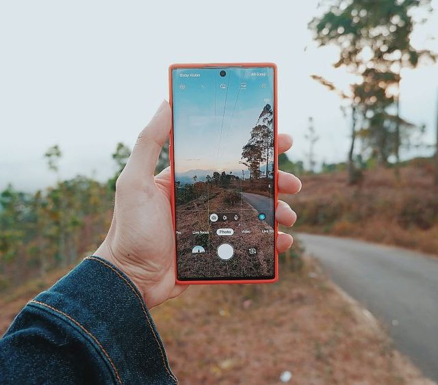 Jak wybrać smartfona do robienia zdjęć?