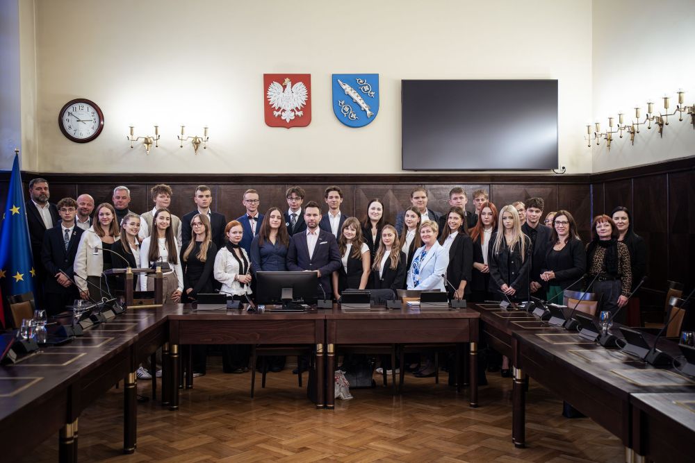 2025.10.13 - Nowa kadencja Młodzieżowej Rady Miasta Rybnika. Młodzi z nowymi pomysłami - fotoreportaż