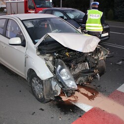 Wypadek w Świerklanach: nieustąpienie pierwszeństwa skutkuje obrażeniami
