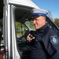 Bezpieczna droga do szkoły – rybniccy policjanci uczą dzieci zasad bezpieczeństwa