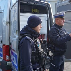 Bezpieczna droga do szkoły – rybniccy policjanci uczą dzieci zasad bezpieczeństwa