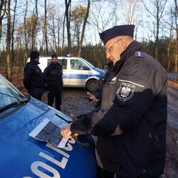 „Zaginięcie 2024” – Policja w akcji! Poszukiwania w rybnickim lesie zakończone sukcesem
