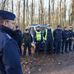 „Zaginięcie 2024” – Policja w akcji! Poszukiwania w rybnickim lesie zakończone sukcesem