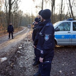 „Zaginięcie 2024” – Policja w akcji! Poszukiwania w rybnickim lesie zakończone sukcesem