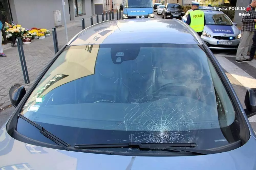 62-latek potrącił kobietę na przejściu dla pieszych. Policjanci apelują o ostrożność! / fot. KMP Rybnik