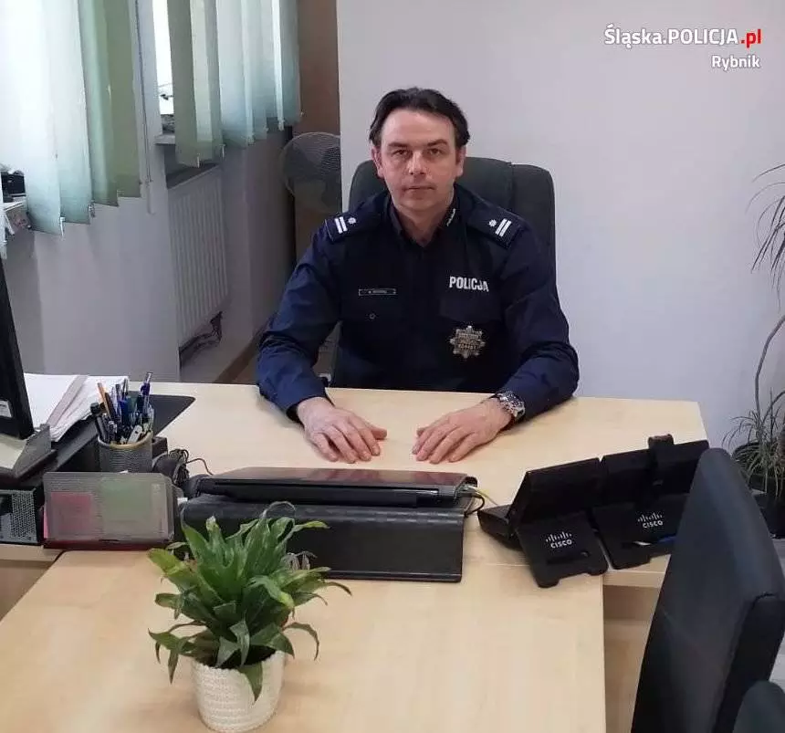 Komendant komisariatu i kryminalny na wolnym zatrzymali sklepowych złodziei / fot. KMP Rybnik