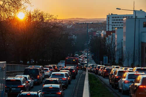 Mniej wypadków i ofiar: Policja intensyfikuje działania na rzecz bezpieczeństwa drogowego