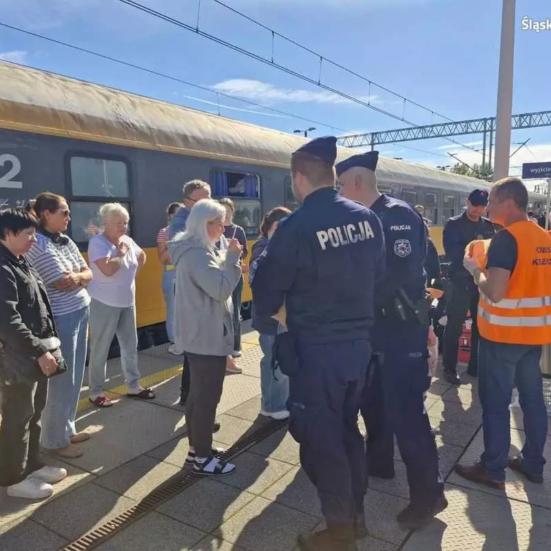 Pasażerowie pociągu Przemyśl-Praga "utknęli" w Rybniku – służby niosły pomoc