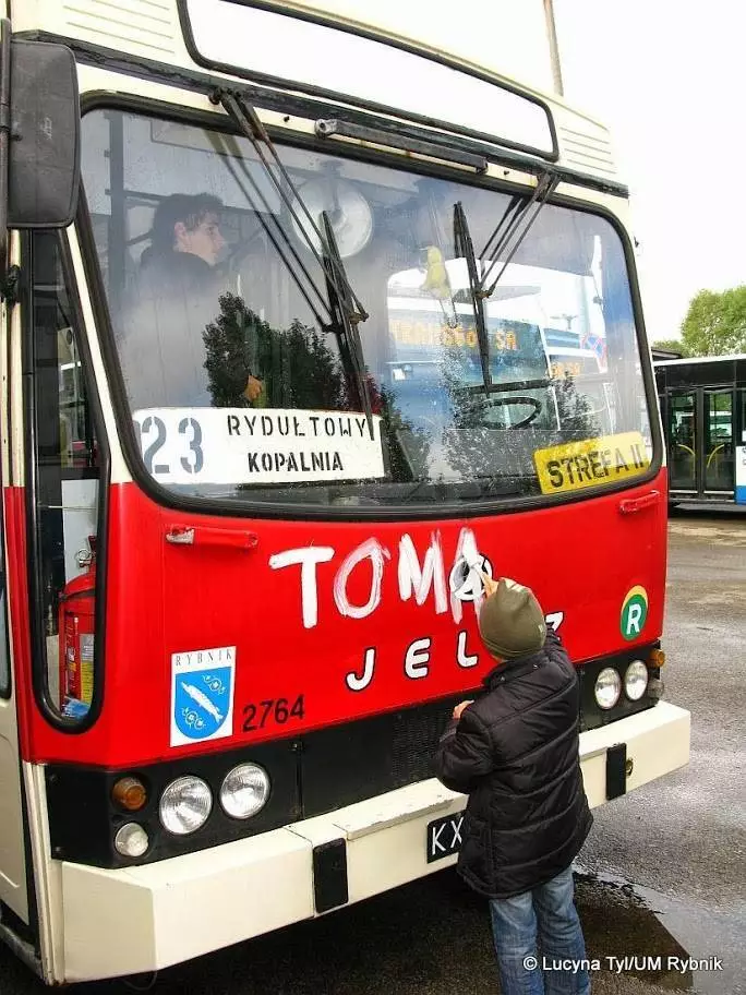 Po&#380;egnanie czerwonego autobusu
