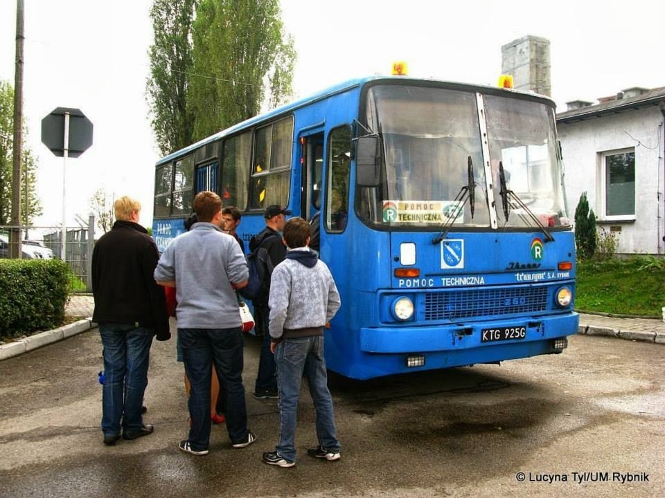Po&#380;egnanie czerwonego autobusu