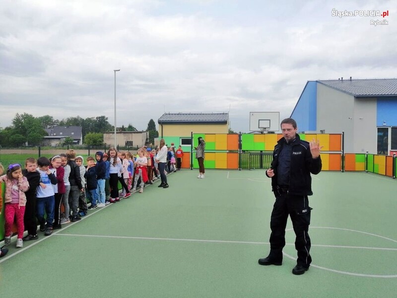 Rybniccy policjanci rozmawiali o bezpieczeństwie z najmłodszymi