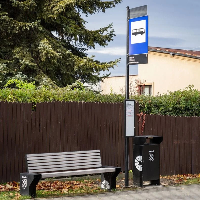 Rybnik stawia na czytelne przystanki. Nowe słupki już w mieście