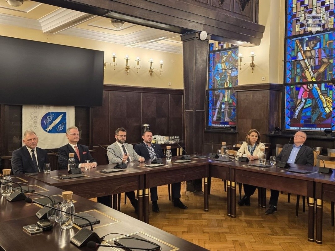 Sztandar dla rybnickiej policji. Wyraz wdzięczności za służbę!