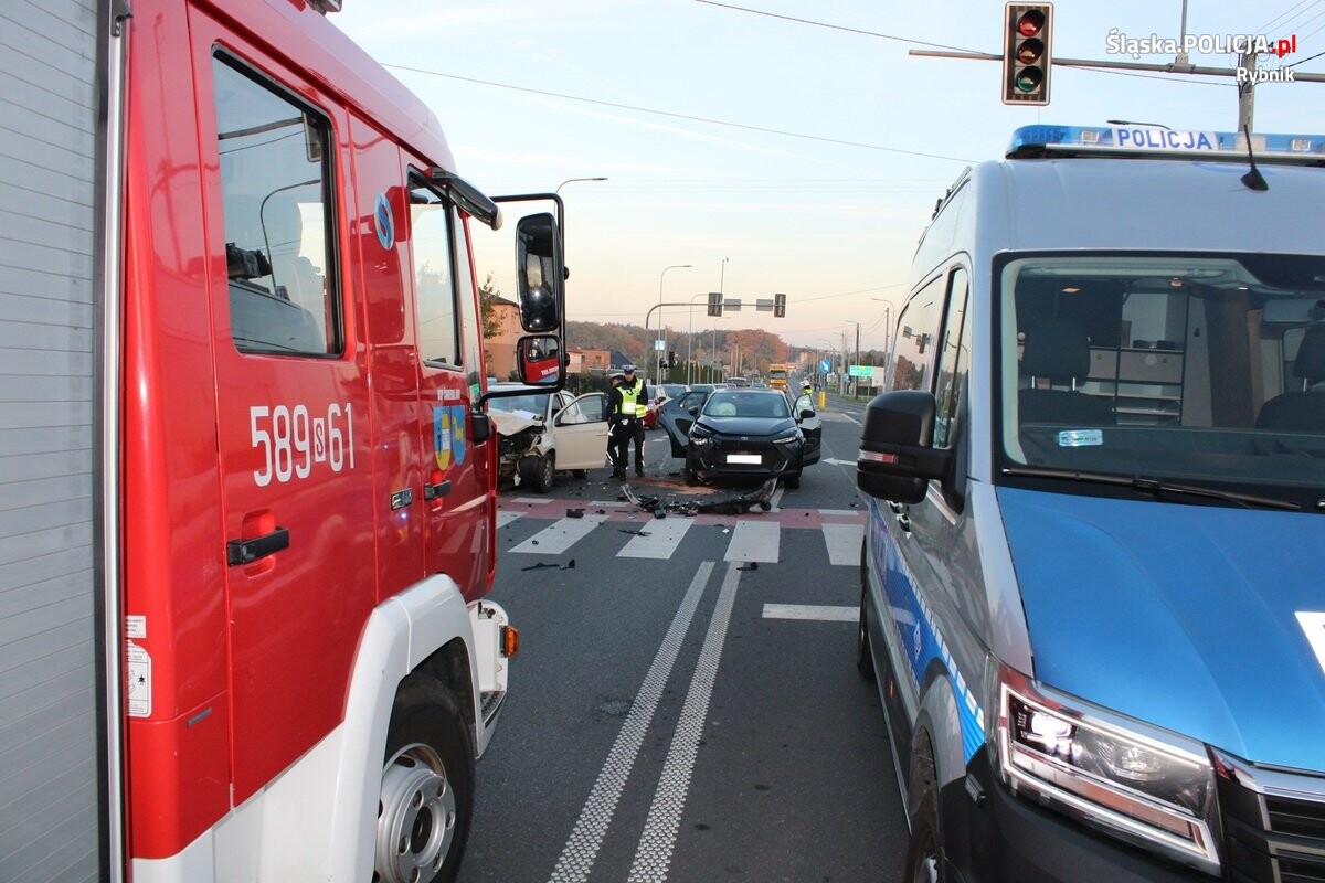 Wypadek w Świerklanach: nieustąpienie pierwszeństwa skutkuje obrażeniami