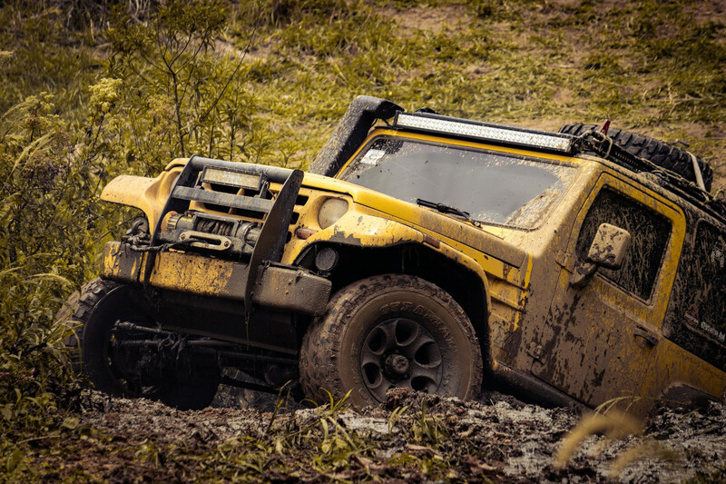 Wyposażenie offroadowe: Must-have dla każdego pasjonata jazdy terenowej
