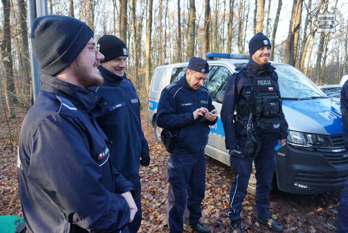 „Zaginięcie 2024” – Policja w akcji! Poszukiwania w rybnickim lesie zakończone sukcesem