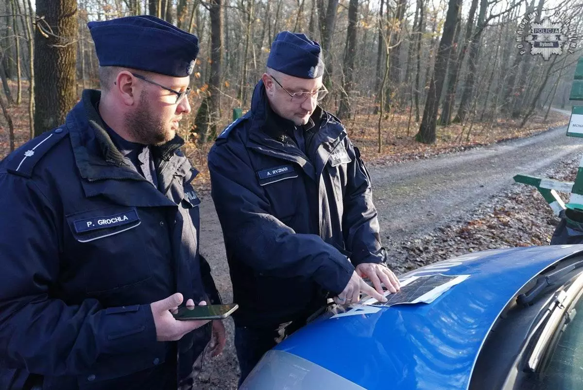 „Zaginięcie 2024” – Policja w akcji! Poszukiwania w rybnickim lesie zakończone sukcesem