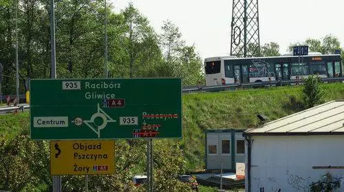 Zamknięty wiadukt na ul. Żorskiej. Zmiany w komunikacji miejskiej