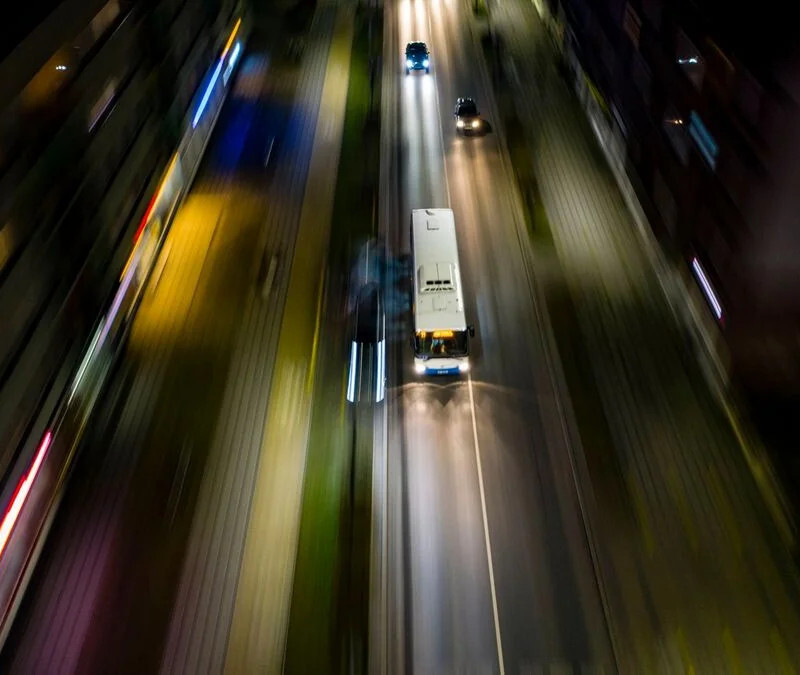 Zmiany w kursowaniu autobusów w Rybniku: Nocne połączenia, kąpieliska i wakacyjne rozkłady